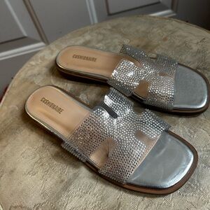 Cushionaire Silver Voyage Cut out Crystal Slide Sandals for Women Sz 6.5